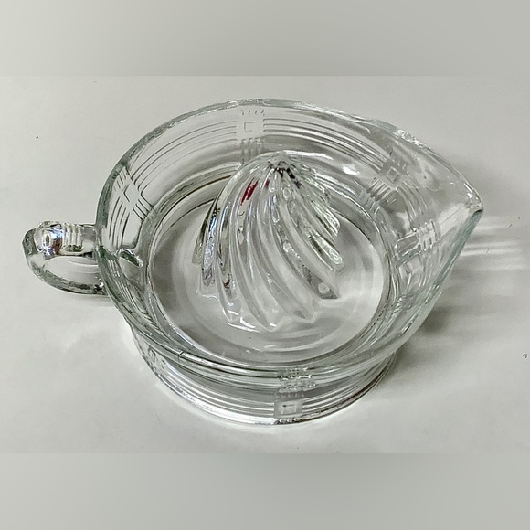 1920s Vintage Spout Front Criss Cross Swirl Glass Hazel Atlas Orange Reamer - Picture 4 of 9
